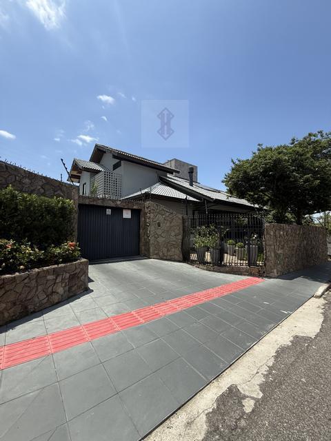 Casa à venda em Florianópolis, Capoeiras, com 4 quartos, com 236 m²