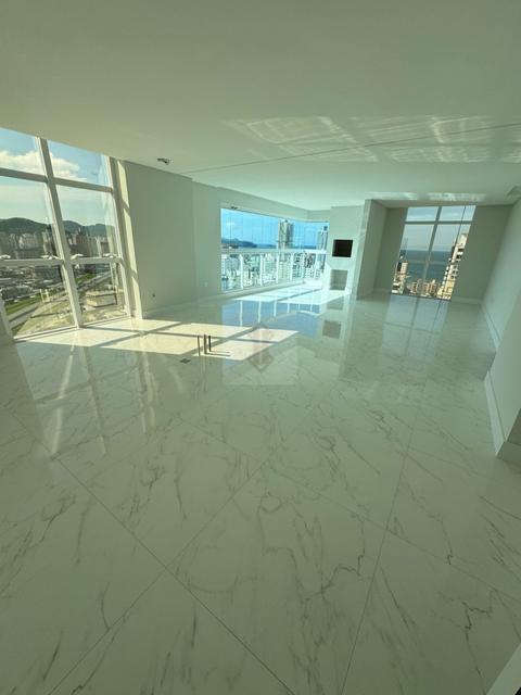 Apartamento à venda em Itapema, Meia Praia, com 3 suítes, com 127.84 m²